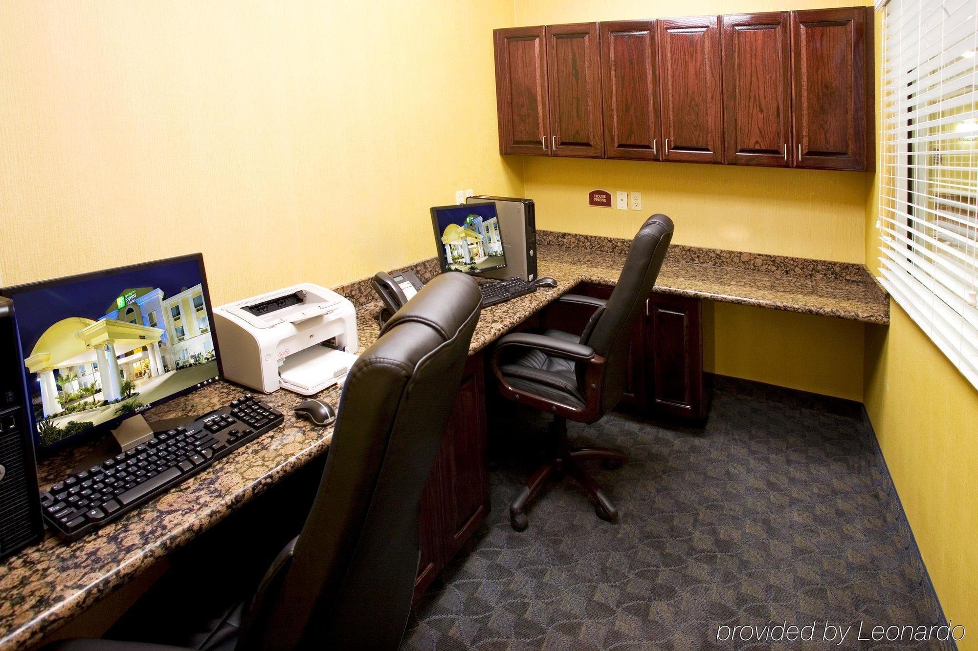 Holiday Inn Express Hotel And Suites Falfurrias Servizi foto