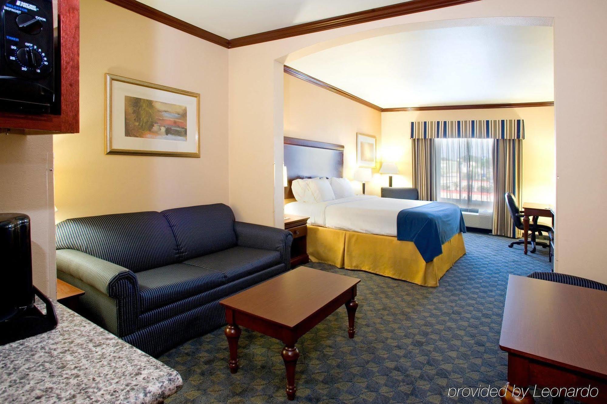 Holiday Inn Express Hotel And Suites Falfurrias Esterno foto