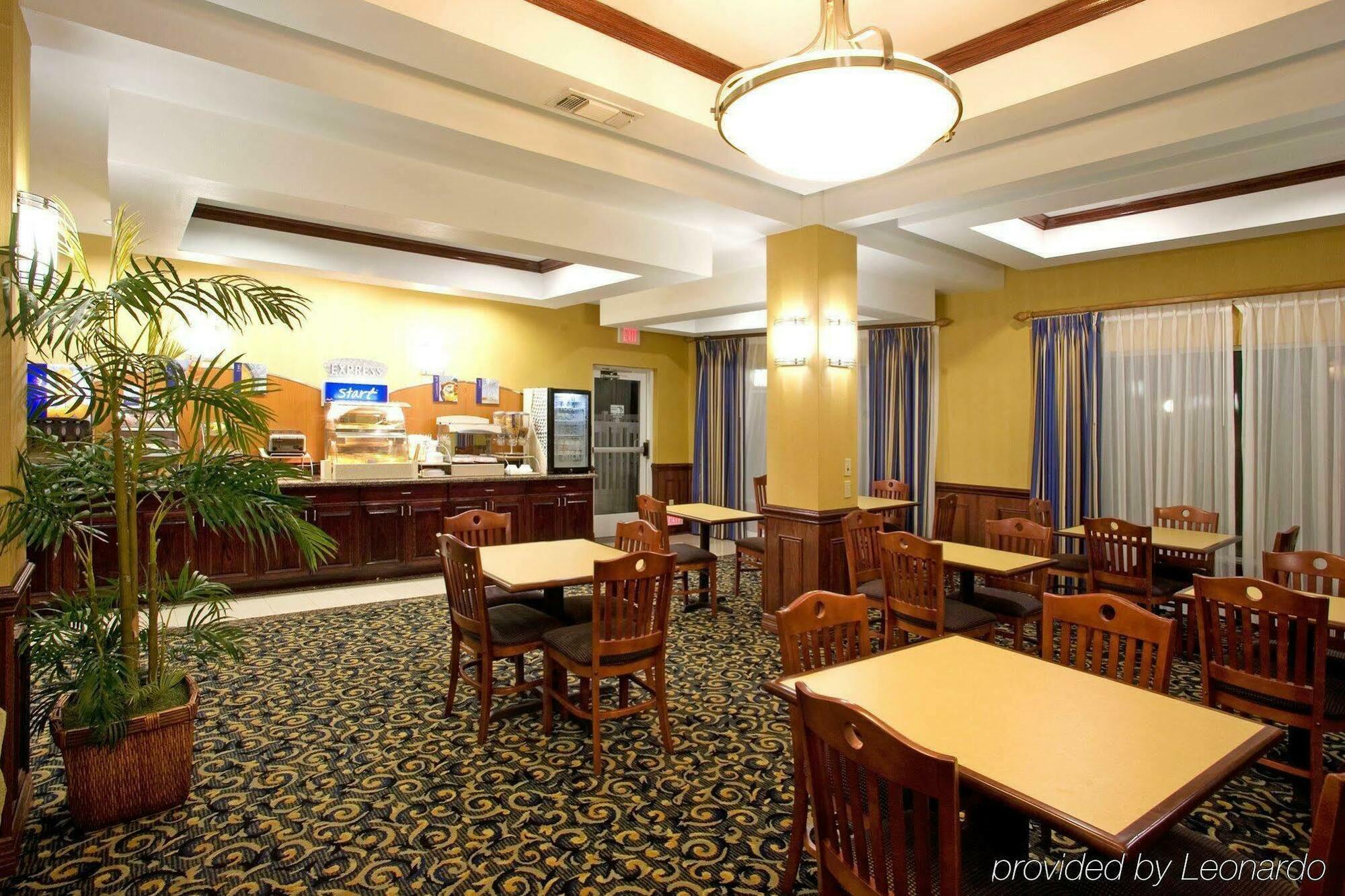 Holiday Inn Express Hotel And Suites Falfurrias Ristorante foto