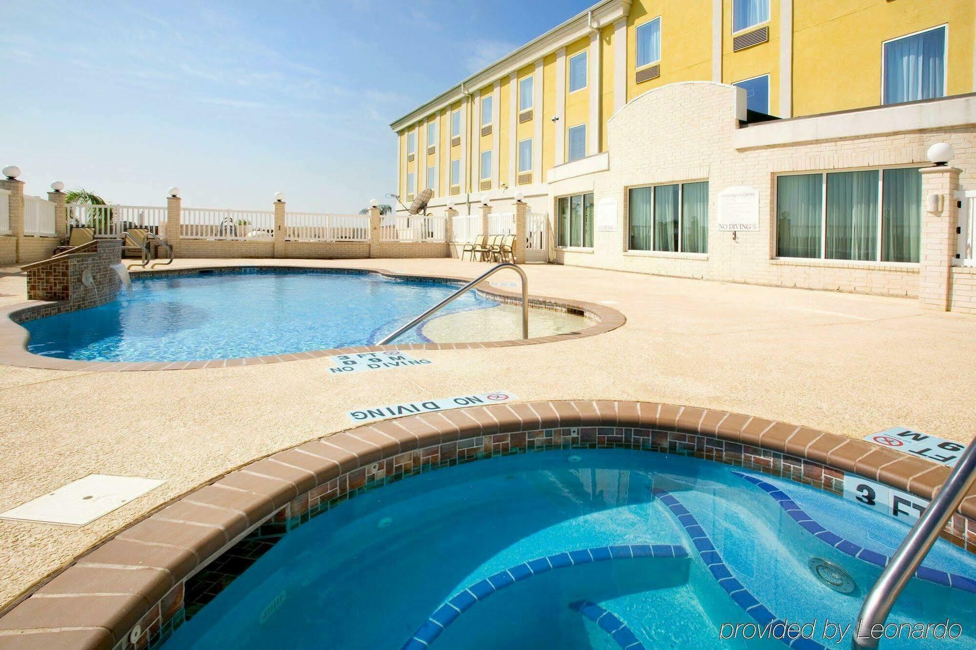 Holiday Inn Express Hotel And Suites Falfurrias Esterno foto