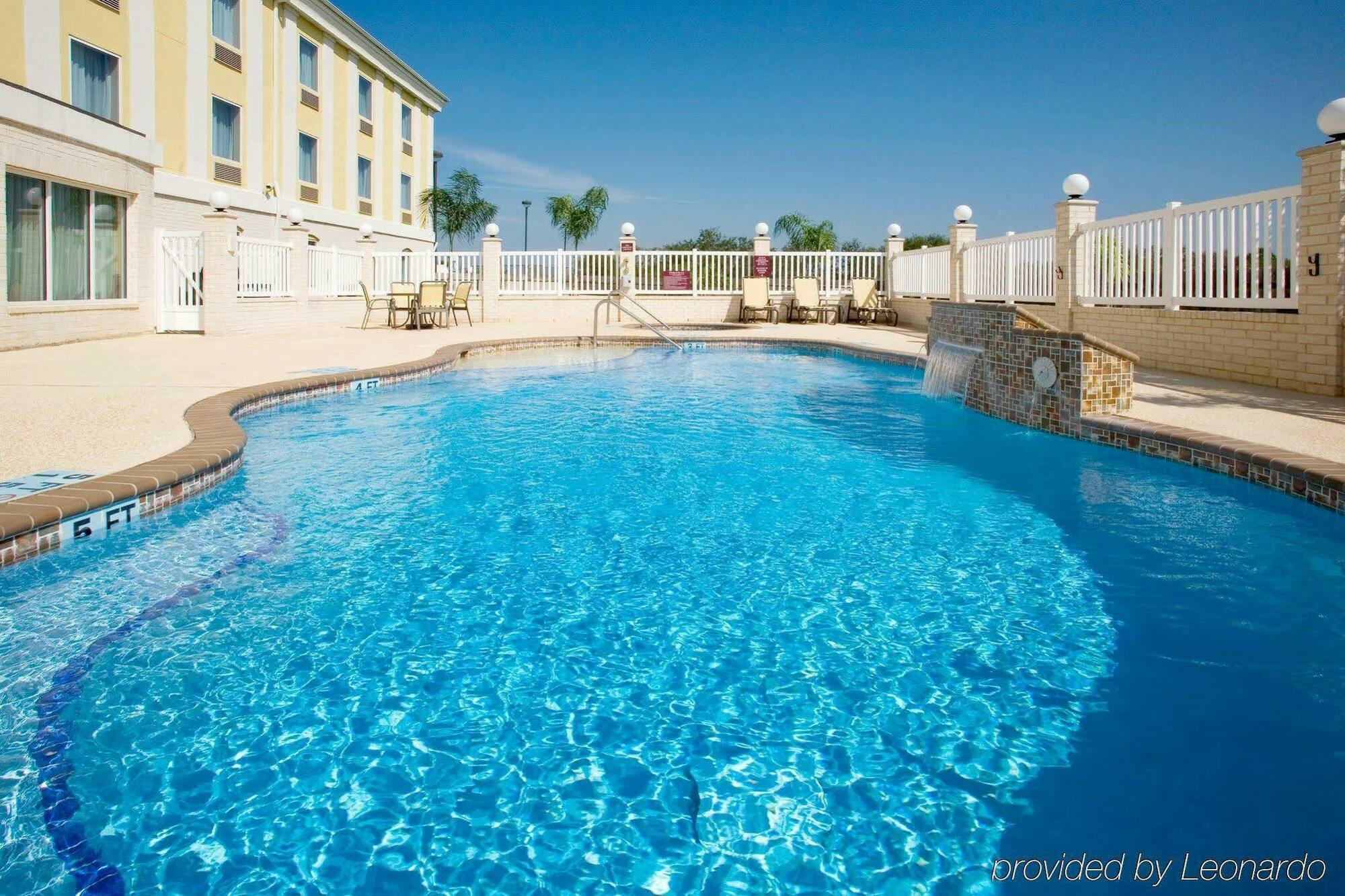 Holiday Inn Express Hotel And Suites Falfurrias Esterno foto